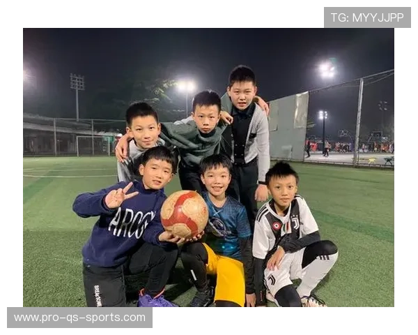 足球球星场下真性情 揭秘他们鲜为人知的一面与真实生活